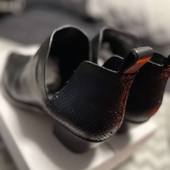 Like New Dolce Vita Black Booties. Worn A Couple of Times, in Perfect Condition. - Picture 4 of 7